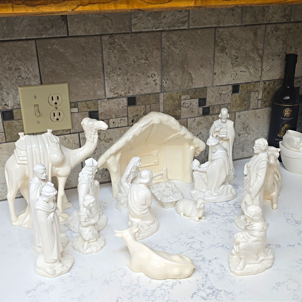 Ceramica Albornoz Nacimiento N70 White Ceramic Nativity Set 12pc w/ Stable
